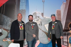 Alexander Haim, Alejandro Flores e Jeff Van Langeveld, da equipe de Marketing e Vendas da Walt Disney World