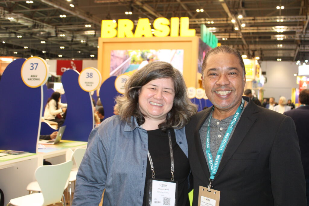 Jerusa Hara, da Abav Nacional, com Claudio Junior, do BTM