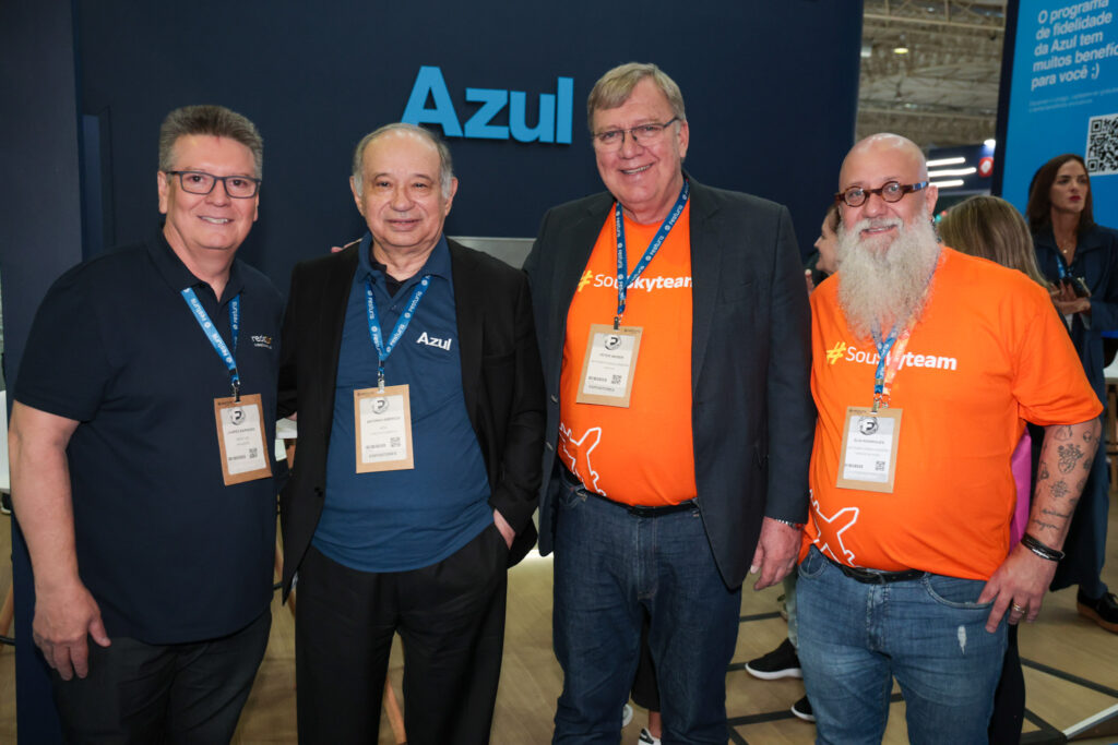 Juarez Barrozo, da RedeTur, Antônio Américo, da Azul, Peter Weber e Elis Rodrigues, da Skyteam