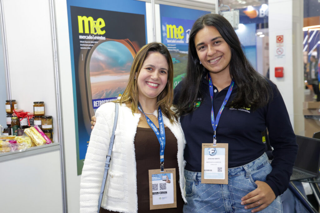 Juliana Assumpção, da Abav-SP Aviesp, e Janaína Brito, editora do M&E