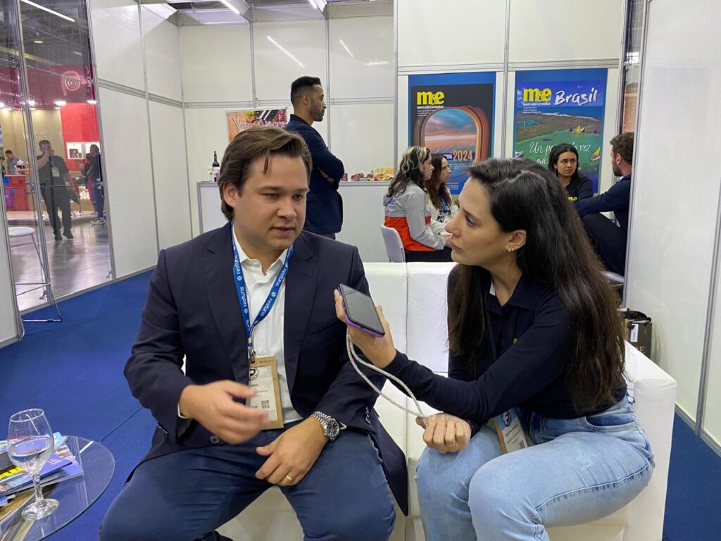 Kiko Buerger, do Grupo Oceanic e Beatriz Vale, do M&E