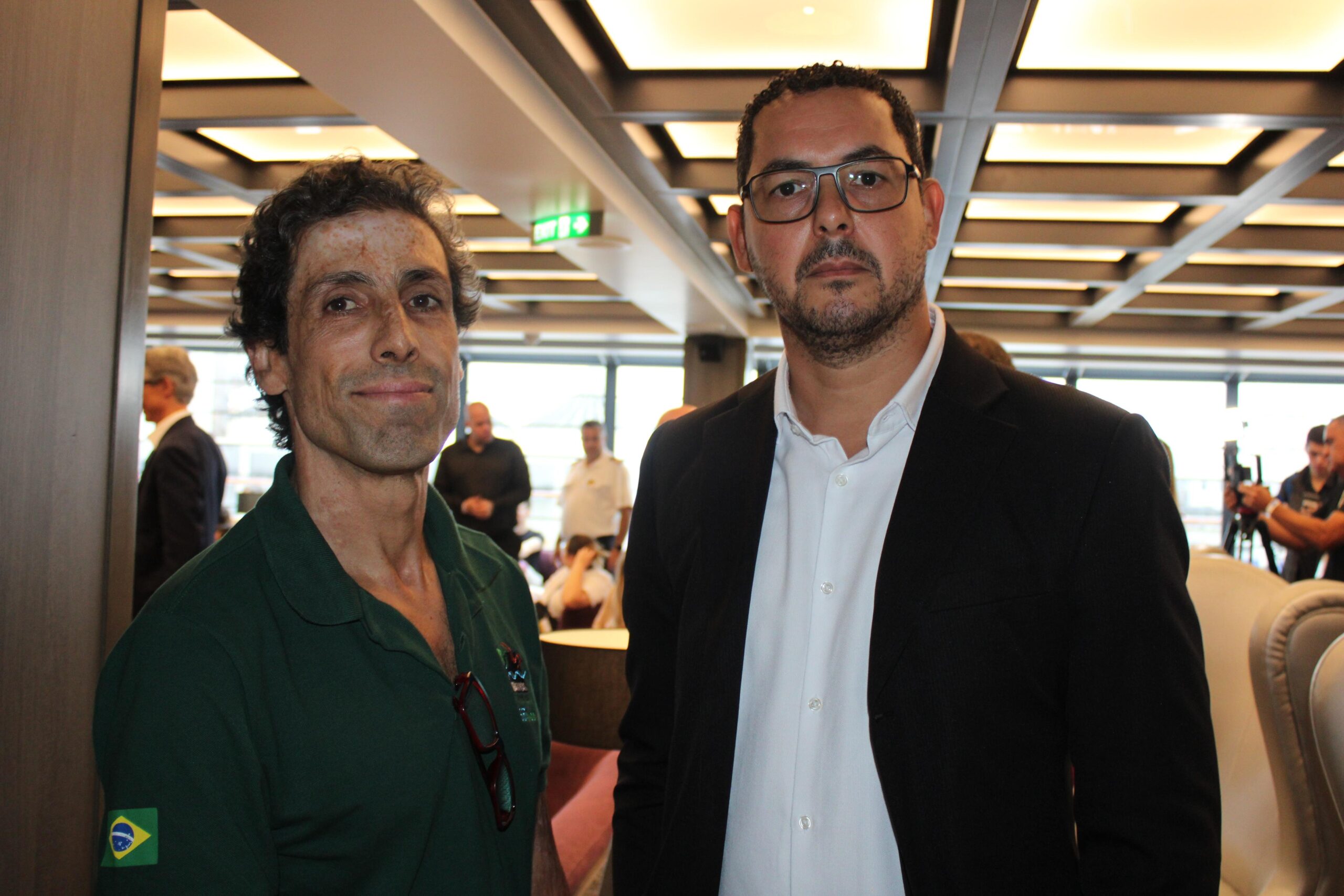 Lazlo Macedo, e Adhim Santiago, do Ibama Santos