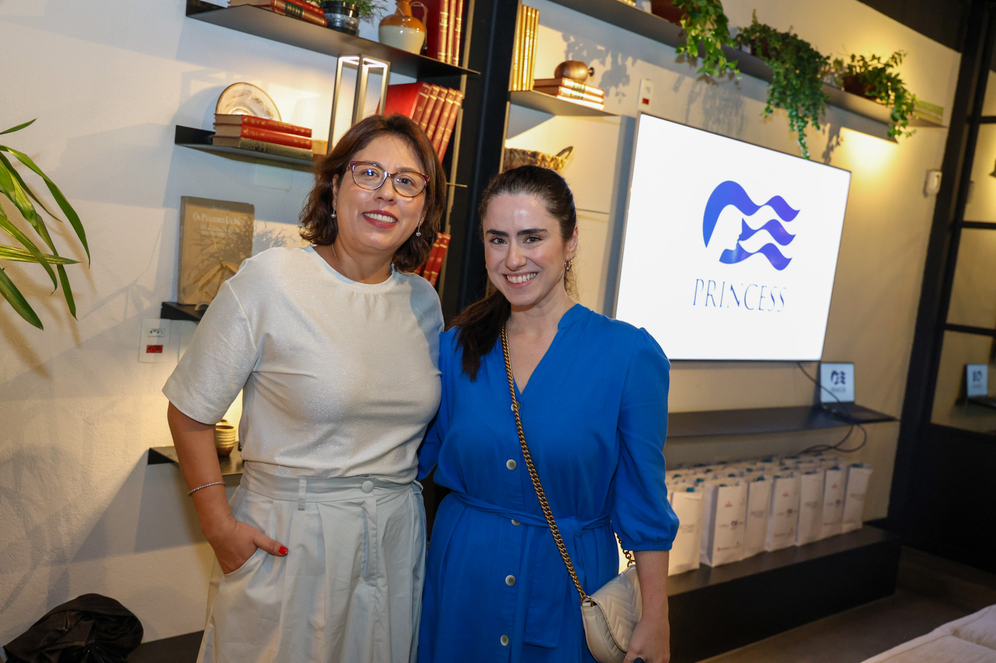 Liz Rãda, da Discover Cruises, e Natalie Del Giudice, Camilla Mattar Viagens