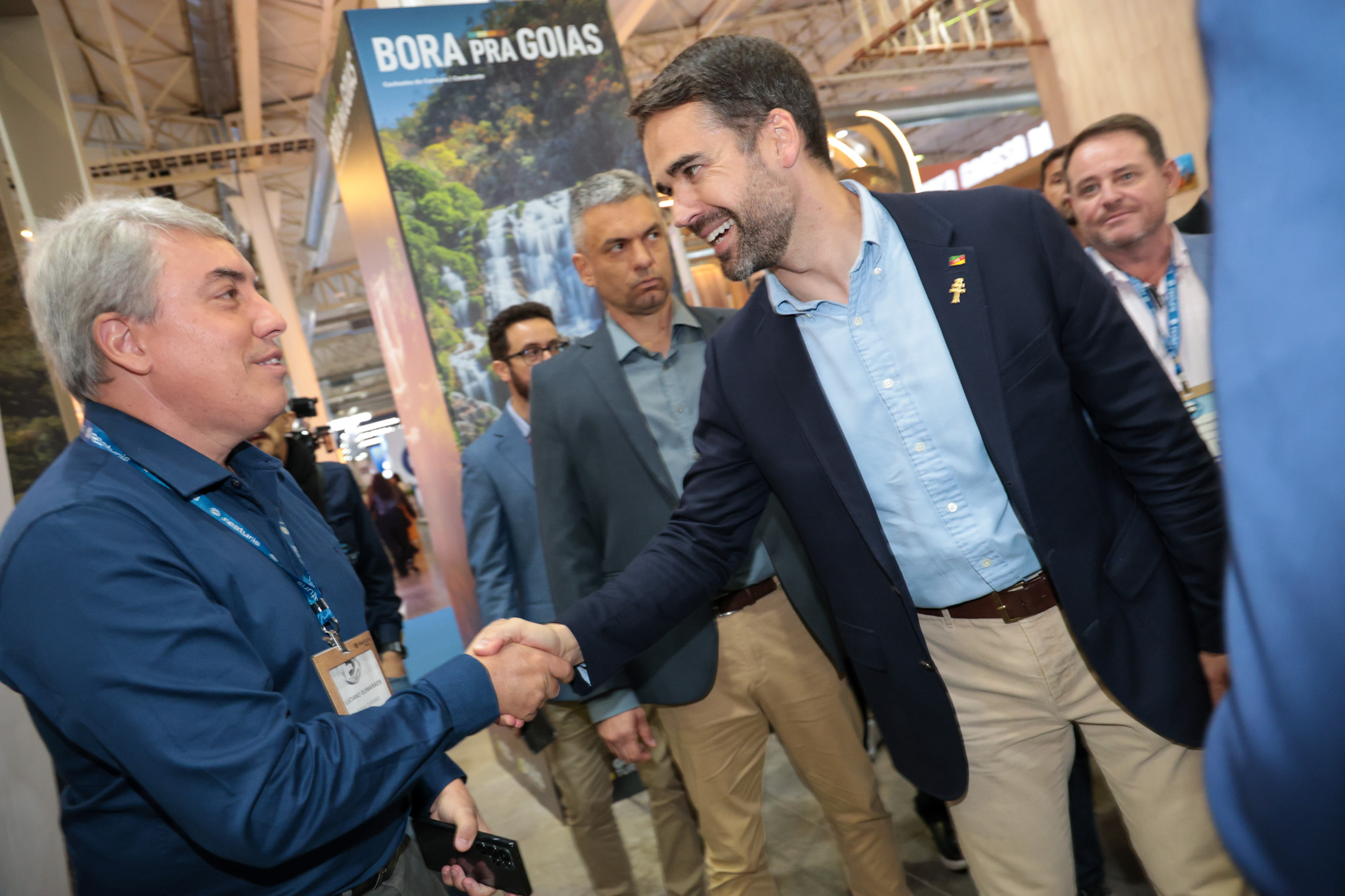 Luciano Guimarães, da Goiás Turismo, com o governador Eduardo Leite