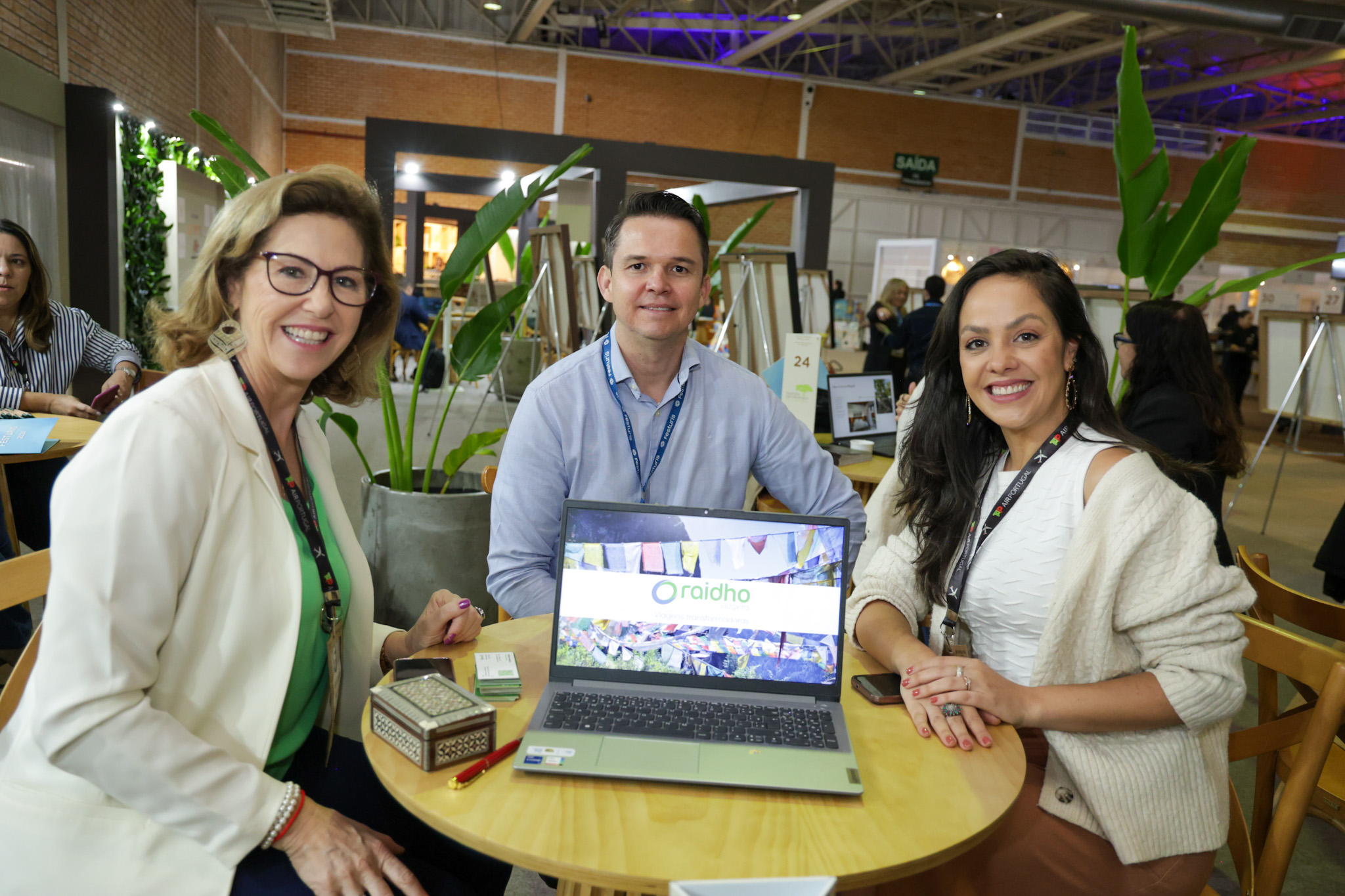 Lucila e Michelle Nedelciu, da Raidho, e Angelo Zator, da Vivace Turismo