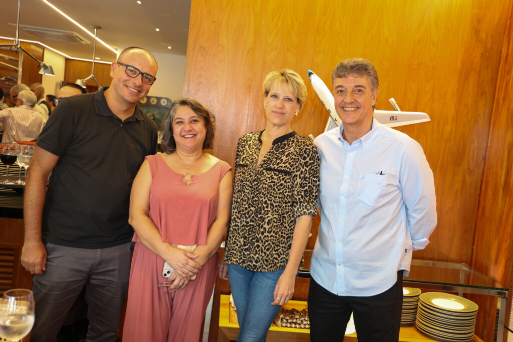 Luiz Fernando, e Elisa Carneiro, do Sabre, Laurence Brotero e Ivan Sakr, da SKY Airline