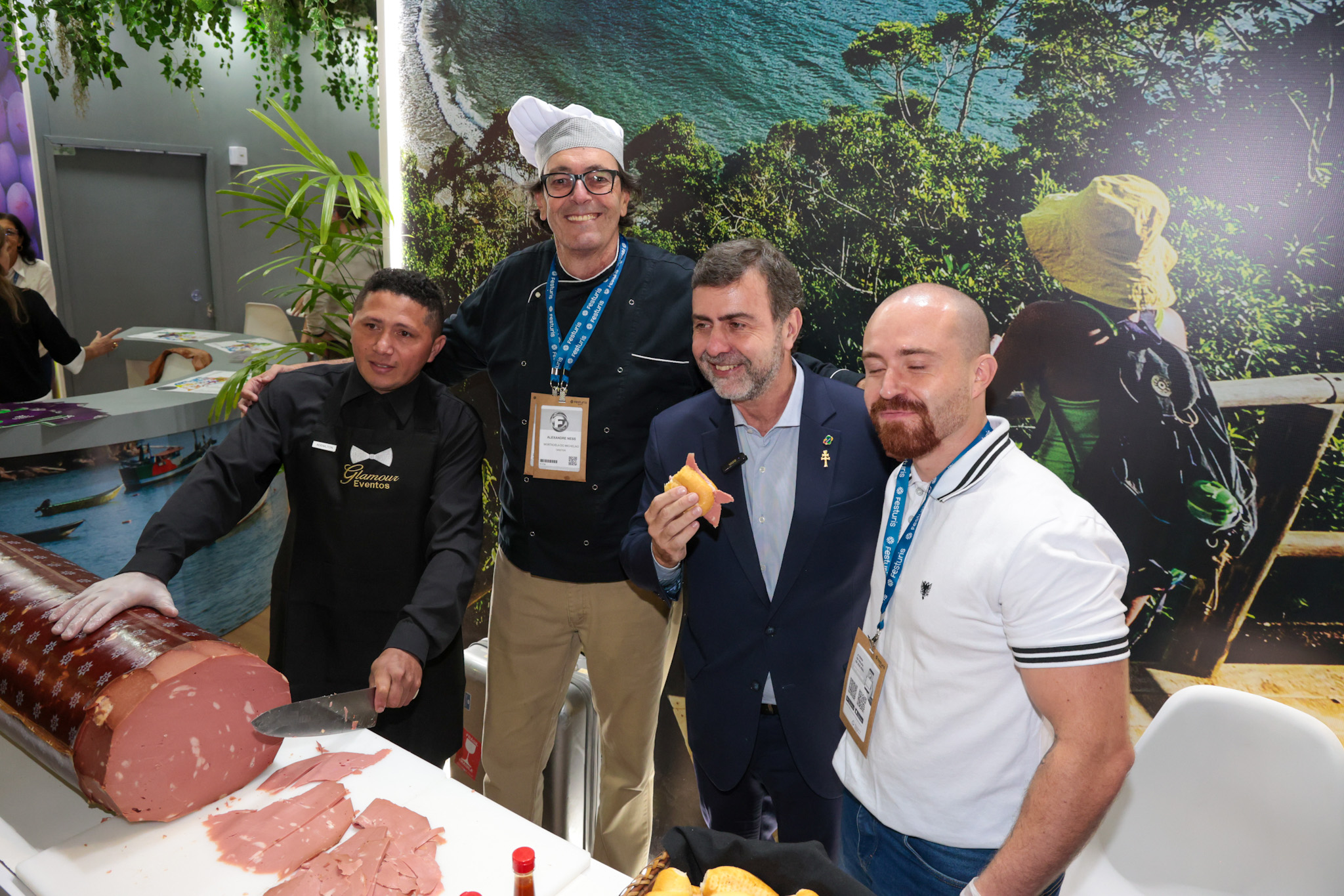 Marcelo Freixo, presidente da Embratur, com Alexandre Tuma Ness, da Mortadela do Michelão