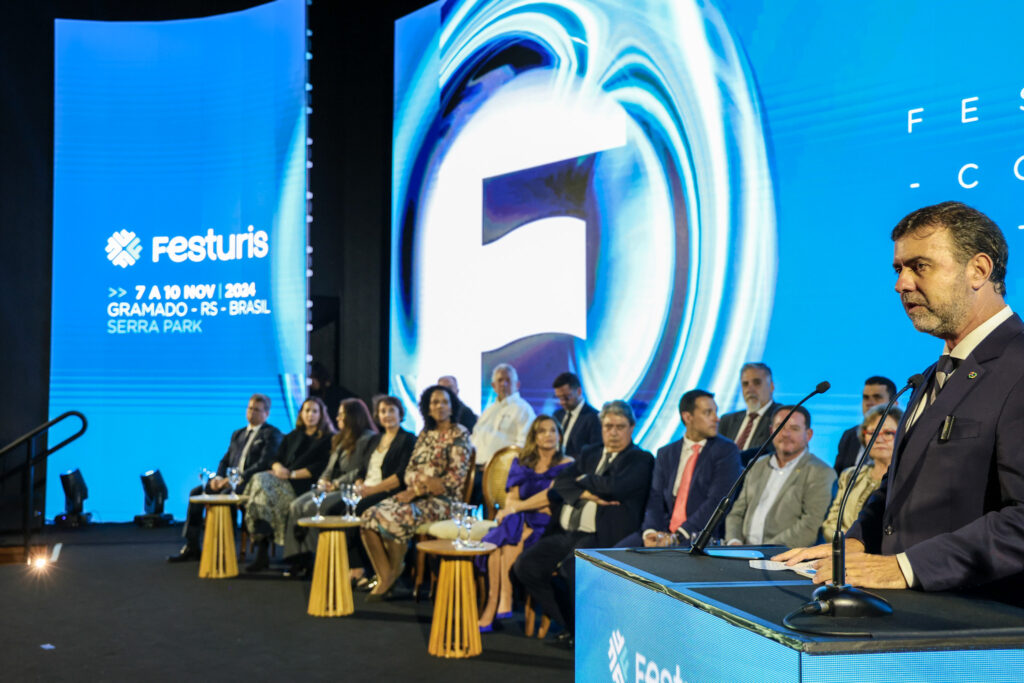 Marcelo Freixo, presidente da Embratur durante a abertura do Festuris