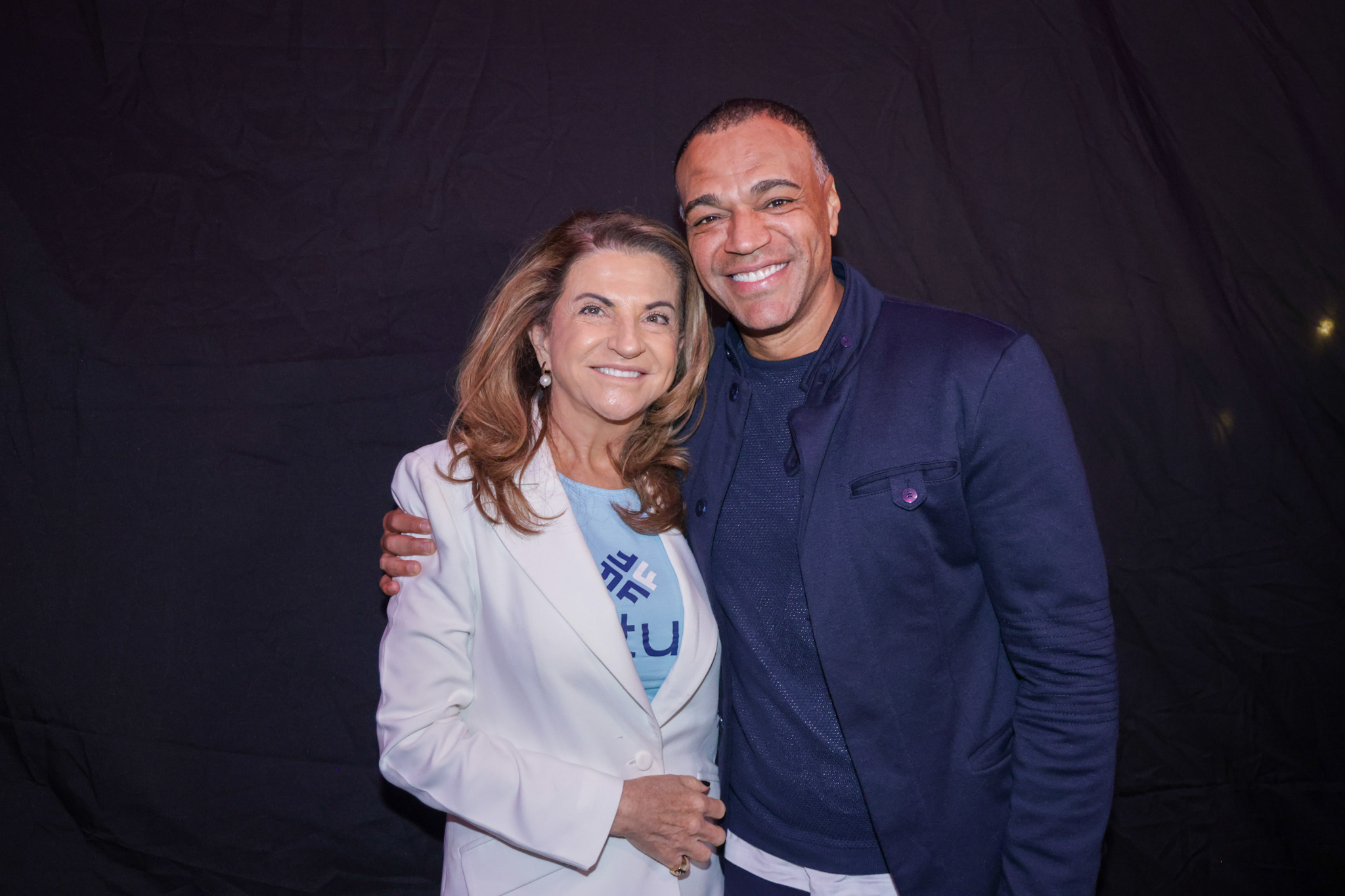 Marta Rossi, do Festuris, com Denilson ex jogador da seleção brasileira
