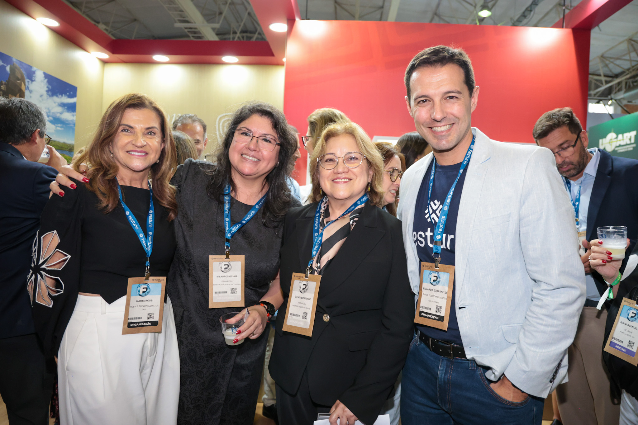 Marta Rossi e Eduardo Zorzanello, do Festuris, com Milagros Ochoa e Silvia Seperack, da Promperu