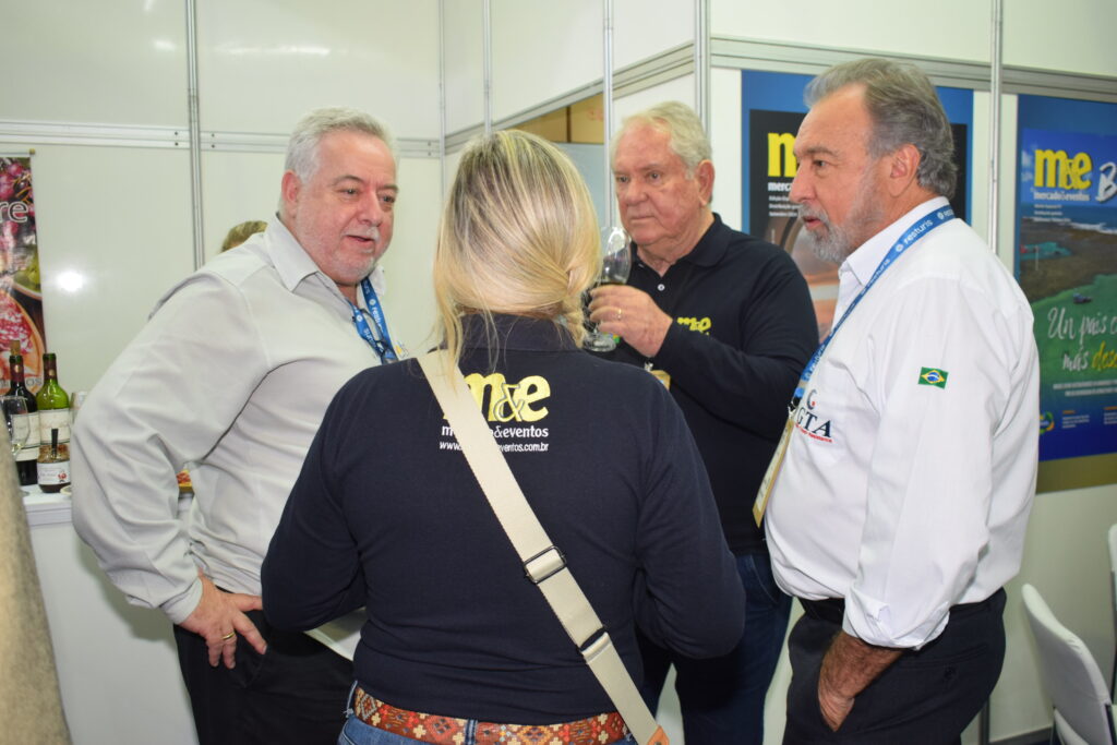 Michael Barkoczy, da ETS, Rosa Masgrau e Roy Taylor, do M&E e Celso Guelfi, da GTA