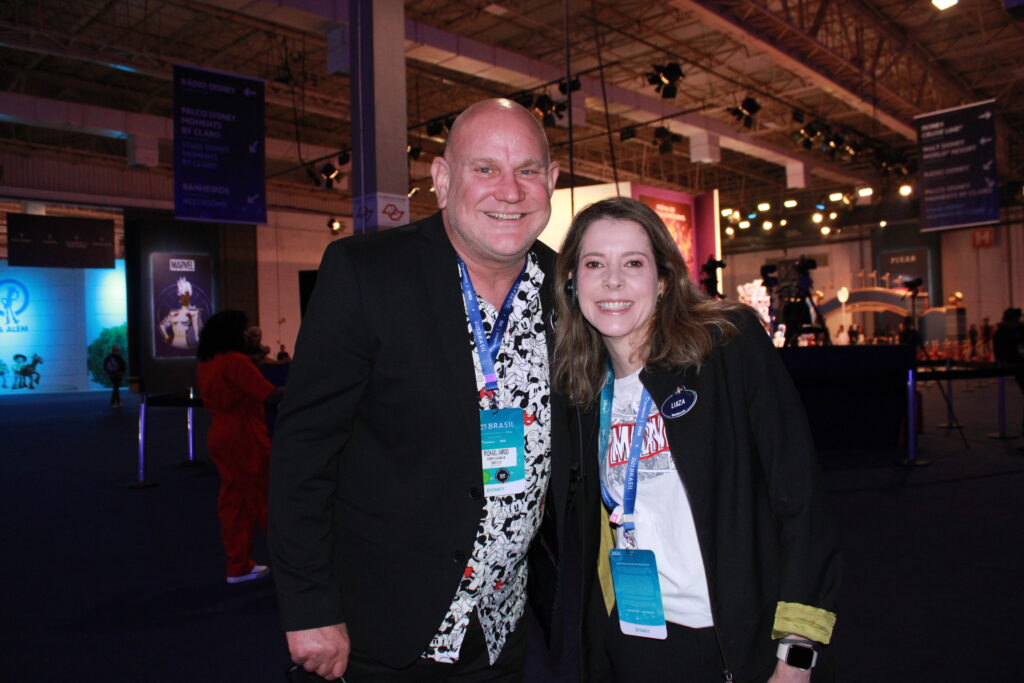 Michael Vargo e Luiza Queiroz, da Disney