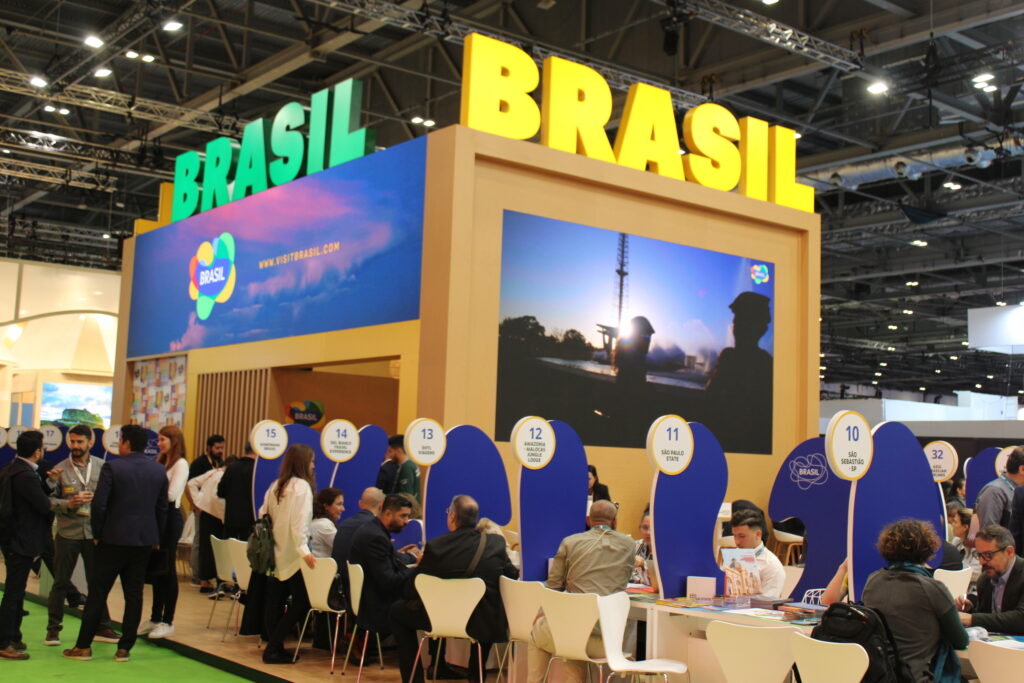 Movimentação no estande do Brasil no segundo dia de WTM