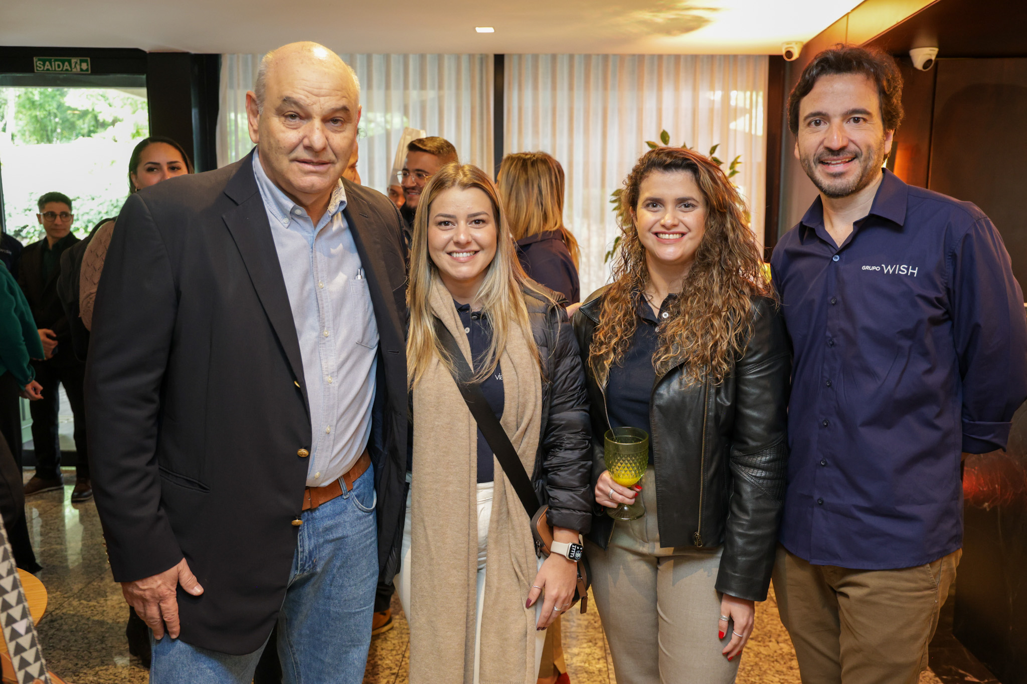 Natália Saderi e Giulliana Mesquita, da Azul Viagens, entre Paulo Kugelmas, da Setur-AL, e Eduardo Malheiros, CEO do Grupo Wish Natália Saderi e Giulliana Mesquita, da Azul Viagens, entre Paulo Kugelmas, da Setur-AL, e Eduardo Malheiros, CEO do Grupo Wish