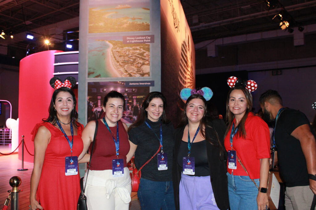 Nayla Fonseca e Lara Altafim, da Zipa, entre Karla Santana, Mariana Santos e Maria Freitas, da Suncoast