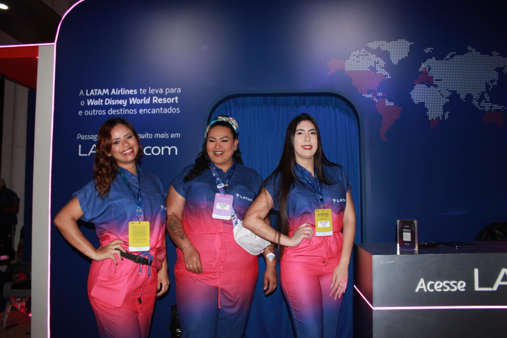 Nicolle Souza, Camila Andrade e Ingryd Barbosa, da Latam