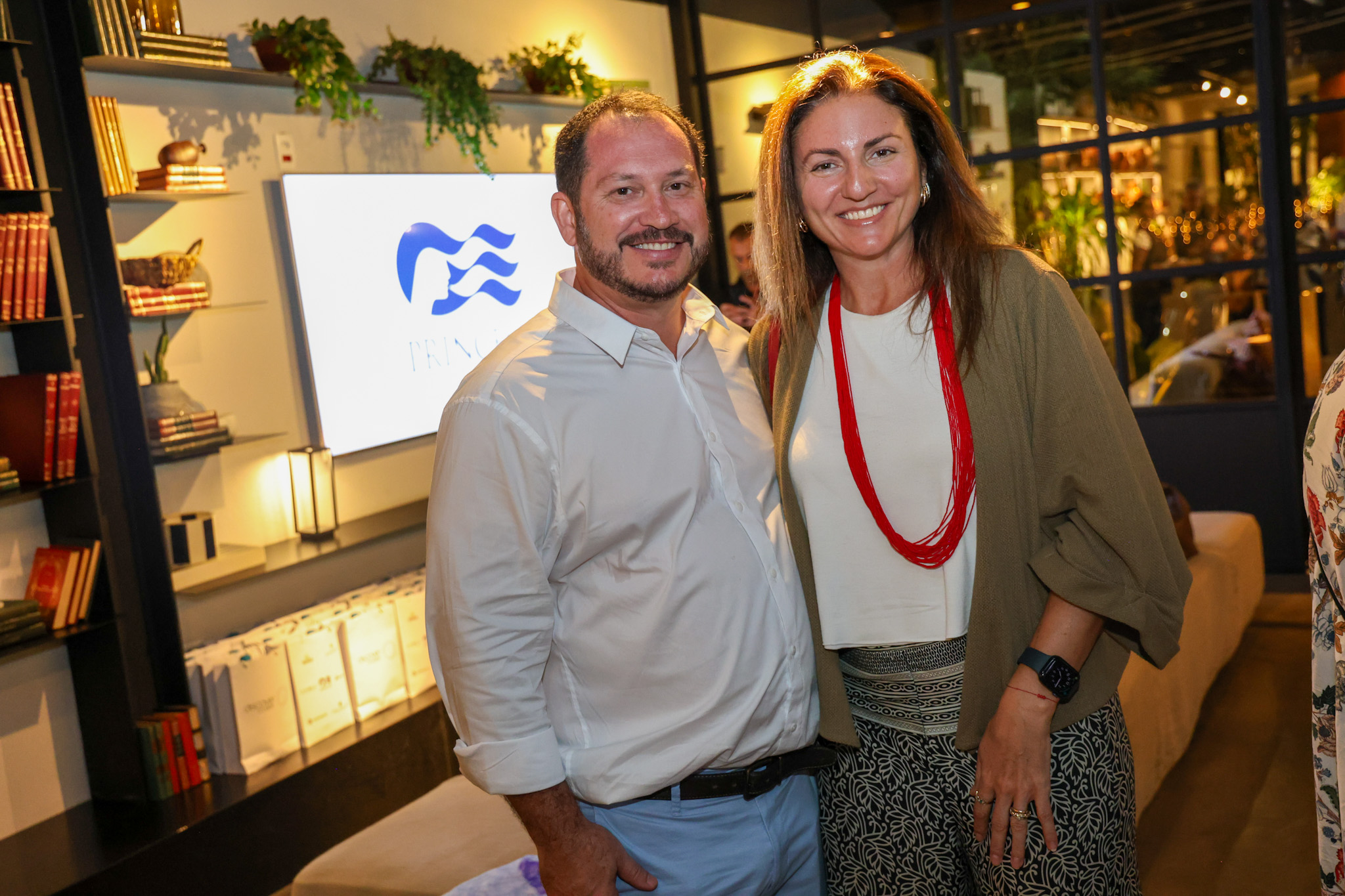 Pablo Zabala, da Discover Cruises, e Maria Amélia Innecchi, H3R Viagens