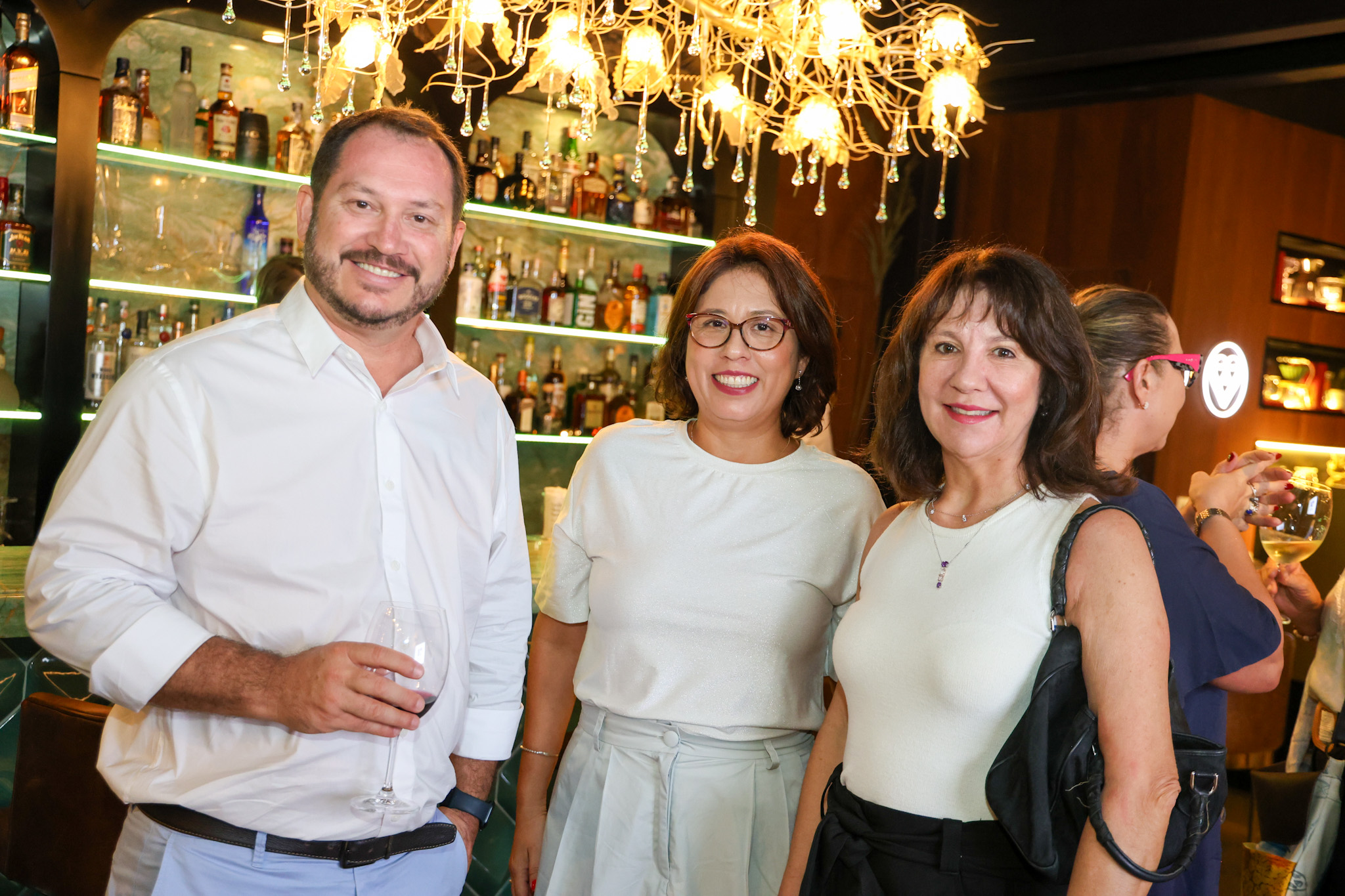 Pablo Zabala e Liz Rãda, da Discover, com Verinha, da Study Tour