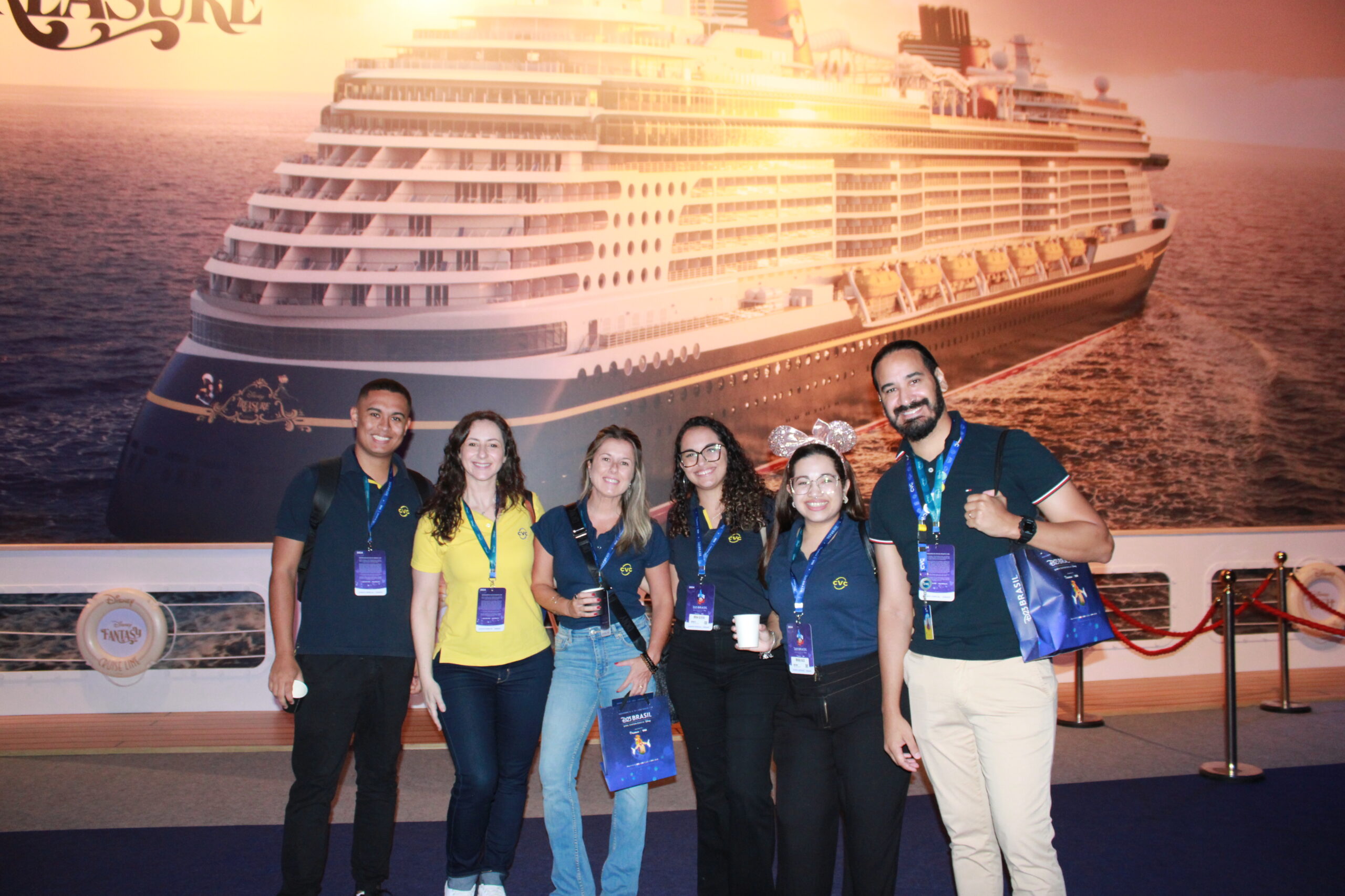 Renan José, Paula Miolaro, Isabela Silva, Bruna Oliveira, Brenda Sales e Diego Andrade, da CVC Renan José, Paula Miolaro, Isabela Silva, Bruna Oliveira, Brenda Sales e Diego Andrade, da CVC