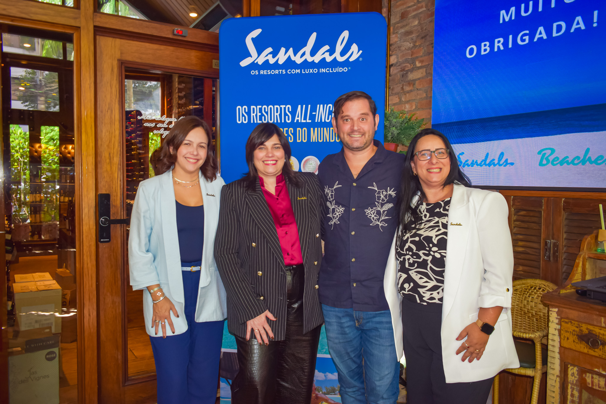Renata Salinas e Arlenes Garcia, Marcos Oliveira e Lia Constante, do Sandals Renata Salinas e Arlenes Garcia, Marcos Oliveira e Lia Constante, do Sandals