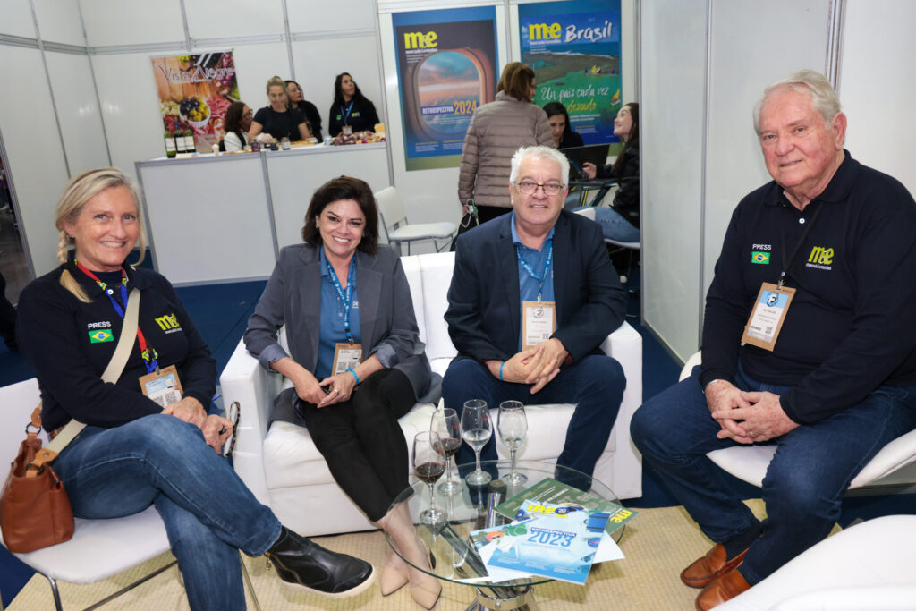Ris Masgrau e Roy Taylor, do M&E, com Mira e Paulo Angeli, do Festival de Turismo das Cataratas