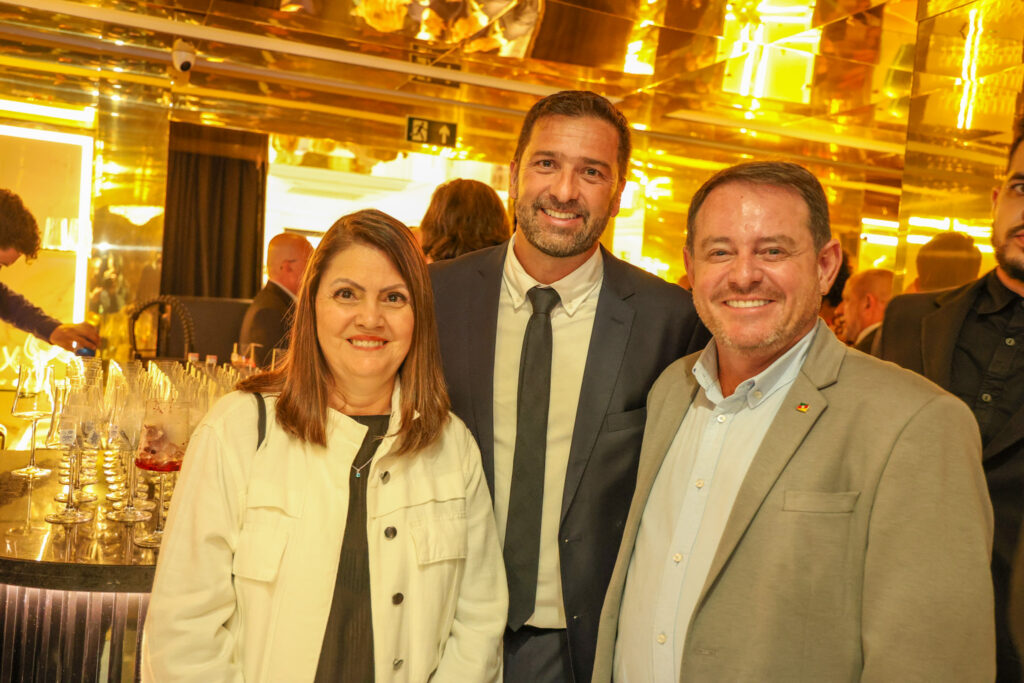Rita Vasconcelos e João Machado, da Abav-RS, e Ronaldo Santini, secretário de Turismo do Rio Grande do Sul
