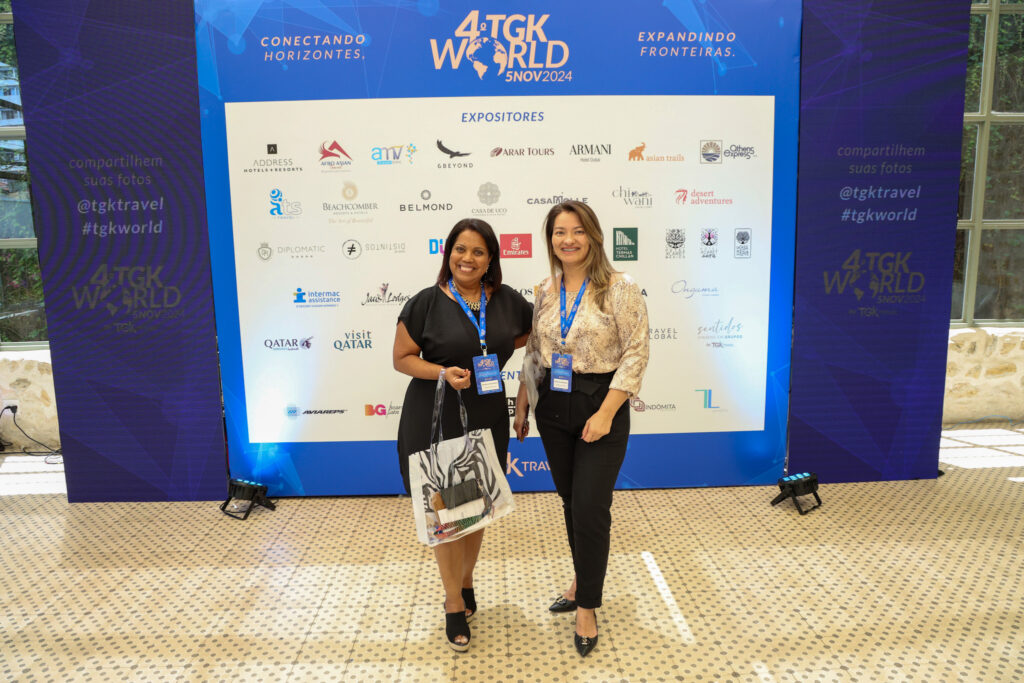 Rosália Fagundes e Priscila Massami, da Acapulco Turismo Rosália Fagundes e Priscila Massami, da Acapulco Turismo