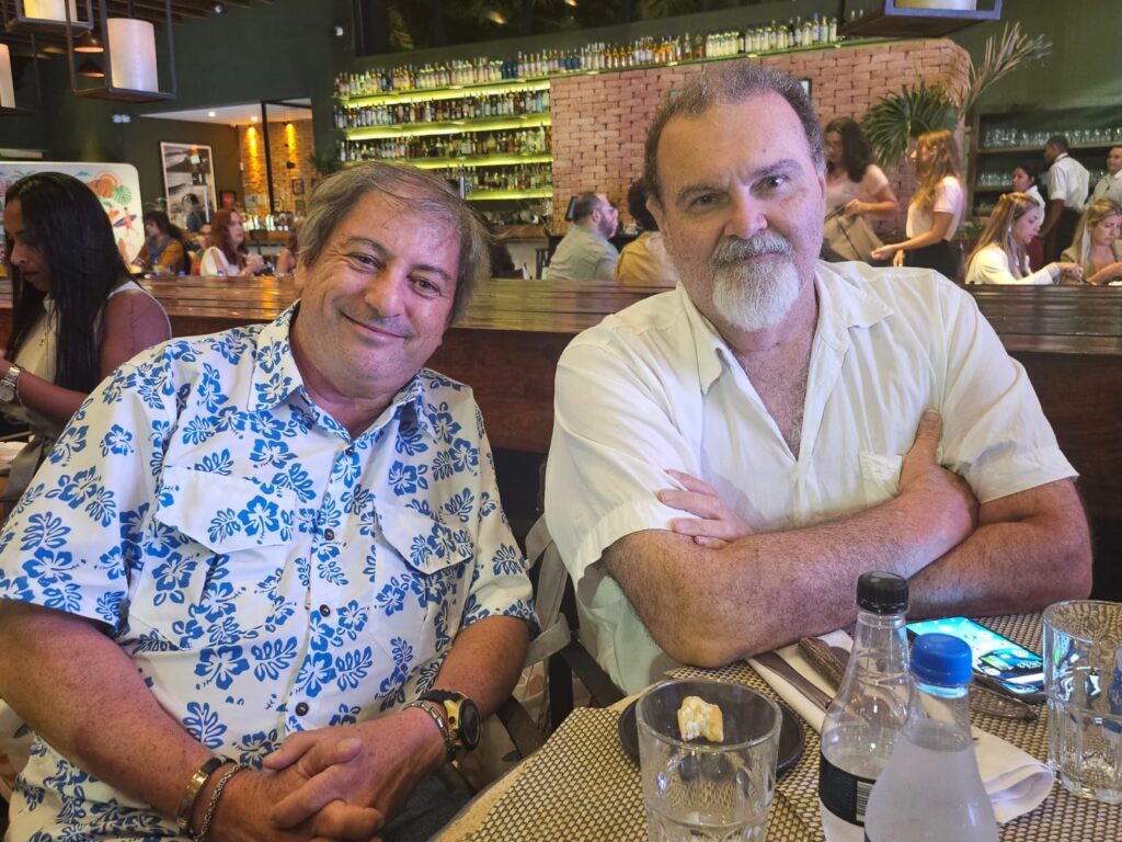 Rudson Gomes, da Tree Tour, com Salvador de Francesco, da Praia Mare Turismo