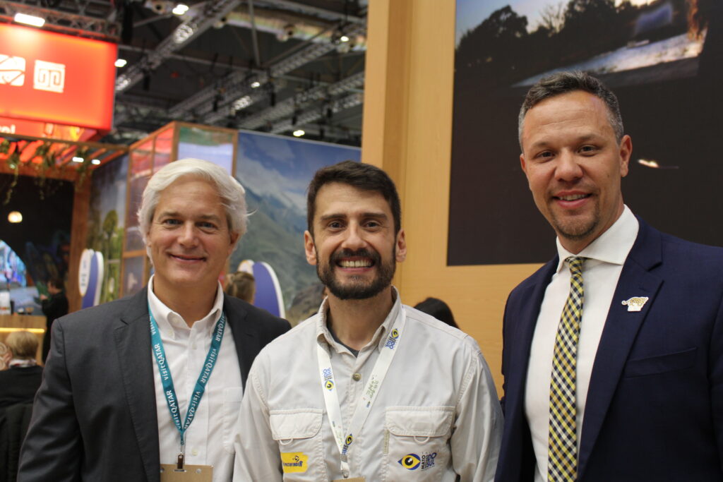 Sebastian Laver, da CNN, Bruno Wendling, do MS, e Bruno Reis, da Embratur