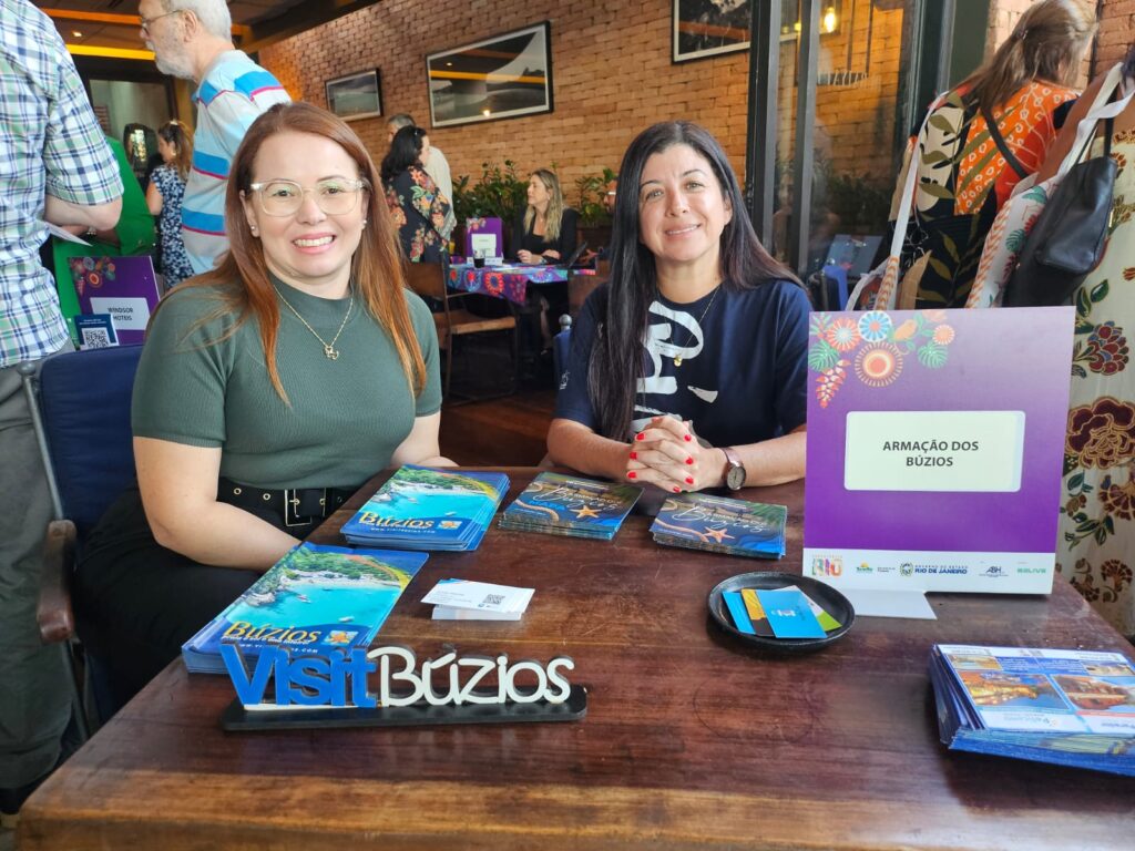 Suelen Cordeiro e Karla Souza, de Búzios