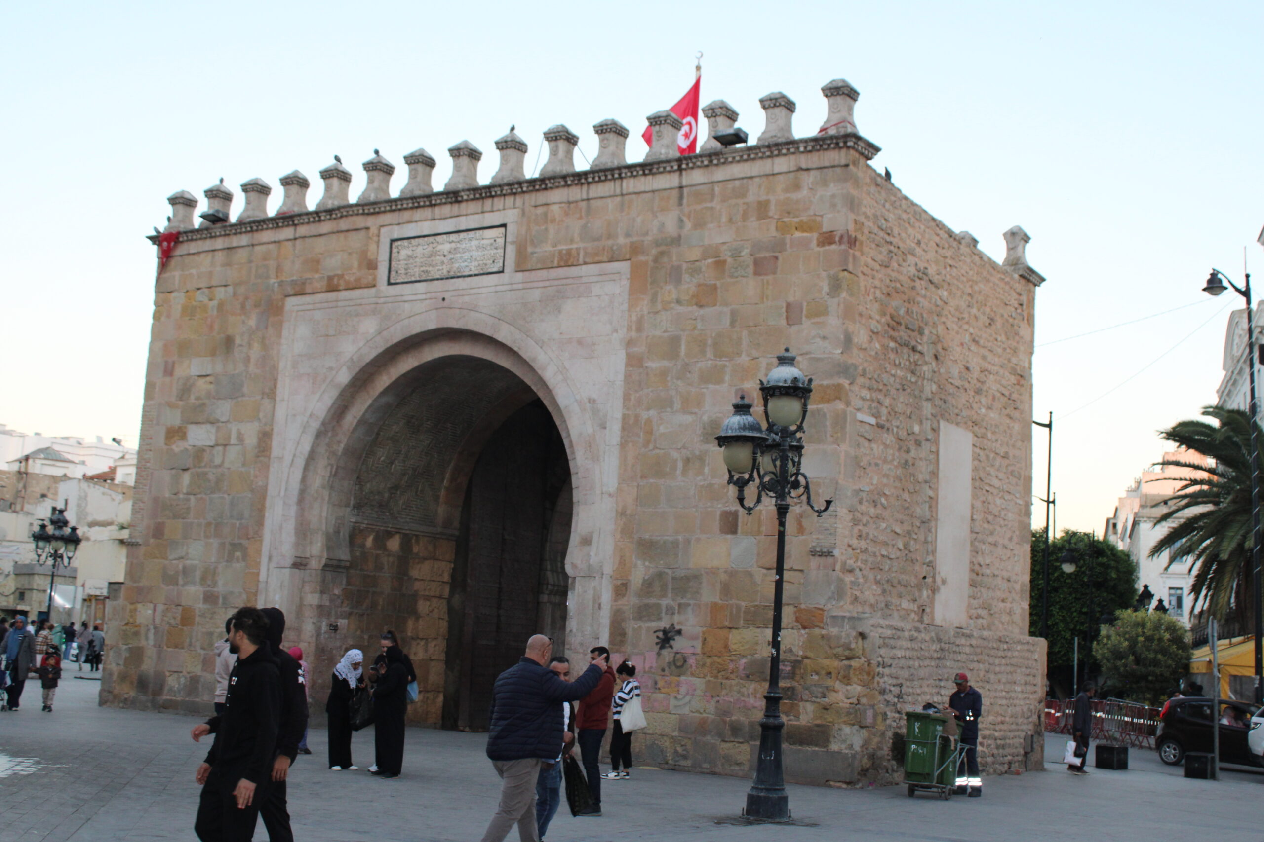 Uma das 25 entradas da Medina de Túnis, com mais de 2.500 lojas Uma das 25 entradas da Medina de Túnis, com mais de 2.500 lojas