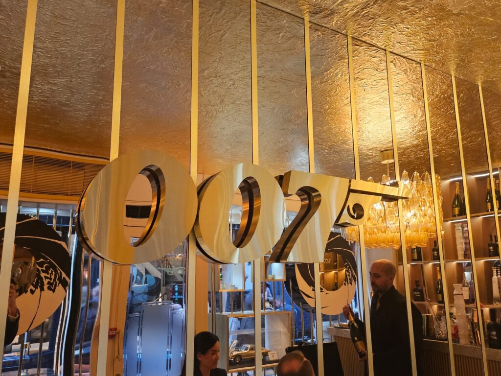 Primeiro bar temático de James Bond no mundo abre as portas em Londres: veja vídeo Primeiro bar temático de James Bond no mundo abre as portas em Londres: veja vídeo
