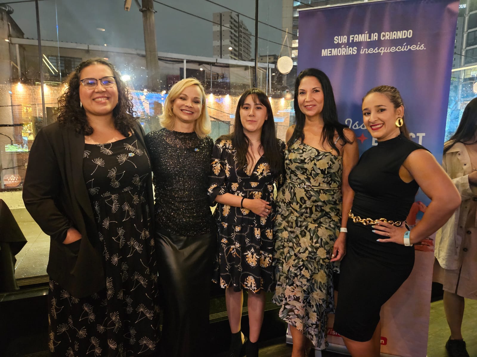 Amine Silvares e Alessandra Cardoso, de Aruba, Heidy Hernandez, da Oficina de turismo de Aruba, Jerusha Rasmijn, da Aruba Convention Bureau, e Darysse Croes, da Aruba Marriott Resort