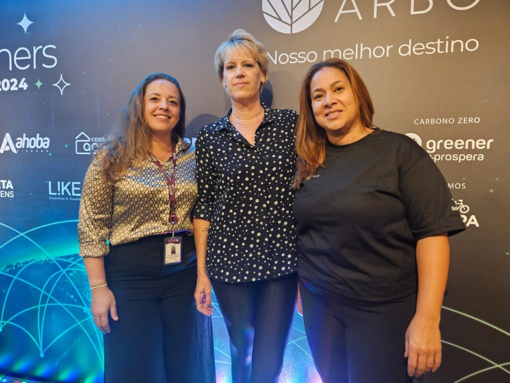 Anna Homem, do Qatar Airways, Laurence Brotero, da Sky Airline, e Andréia Lopes, do Grupo Arbo