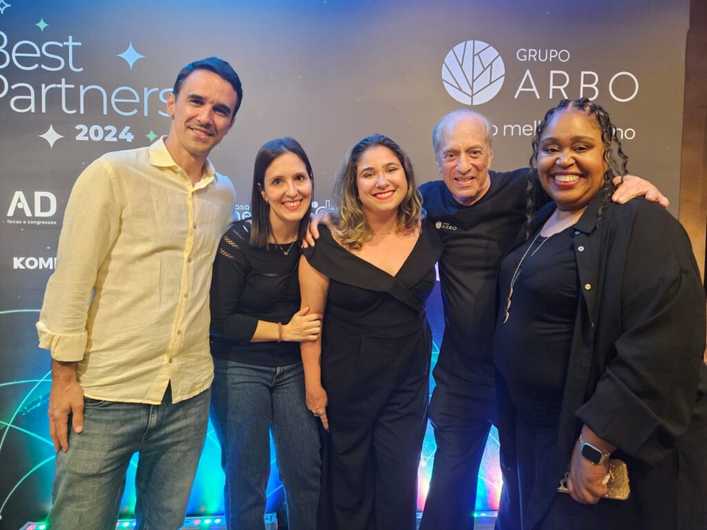Eduardo Genekian e Danielle Morales, do Cruise America Motorhome, Mariana Sylos e Georgia Mariano, da Diversa, entre Arnaldo Franken, do Grupo Arbo