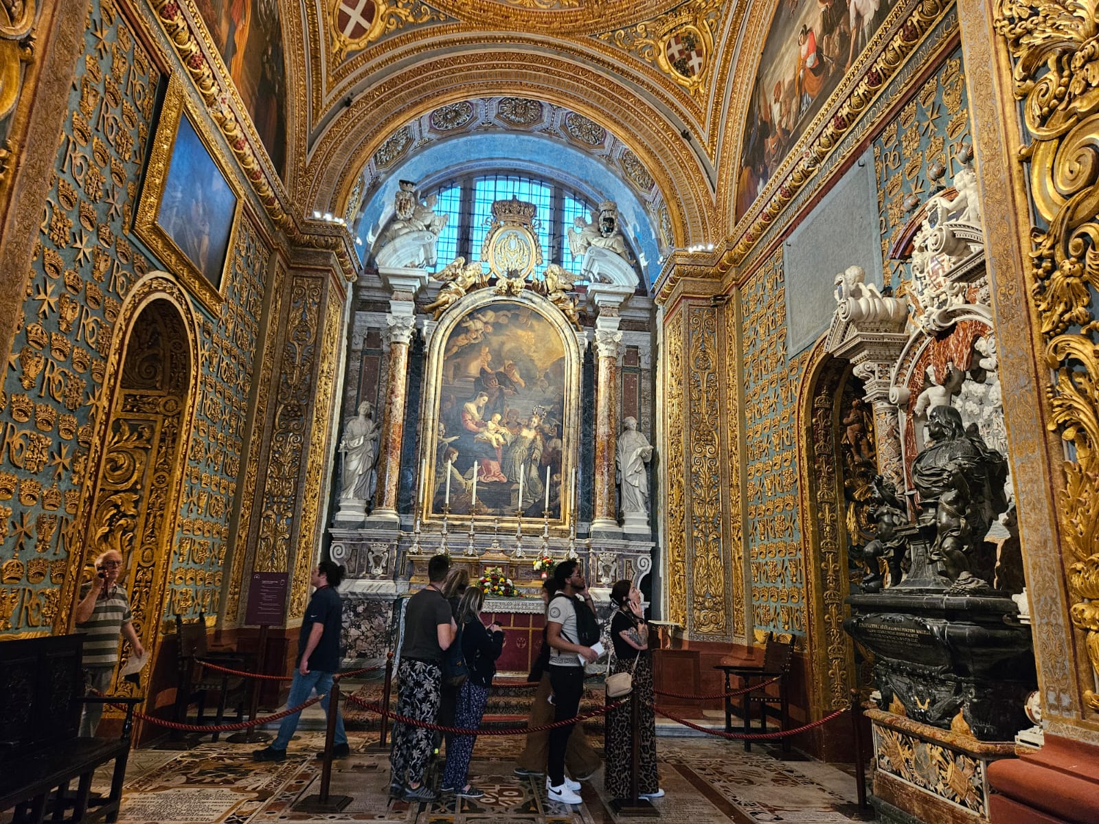 O local é um dos templos barrocos mais impressionantes do mundo que abriga tesouros como A decapitação de São João Batista, de Caravaggio O local é um dos templos barrocos mais impressionantes do mundo que abriga tesouros como A decapitação de São João Batista, de Caravaggio