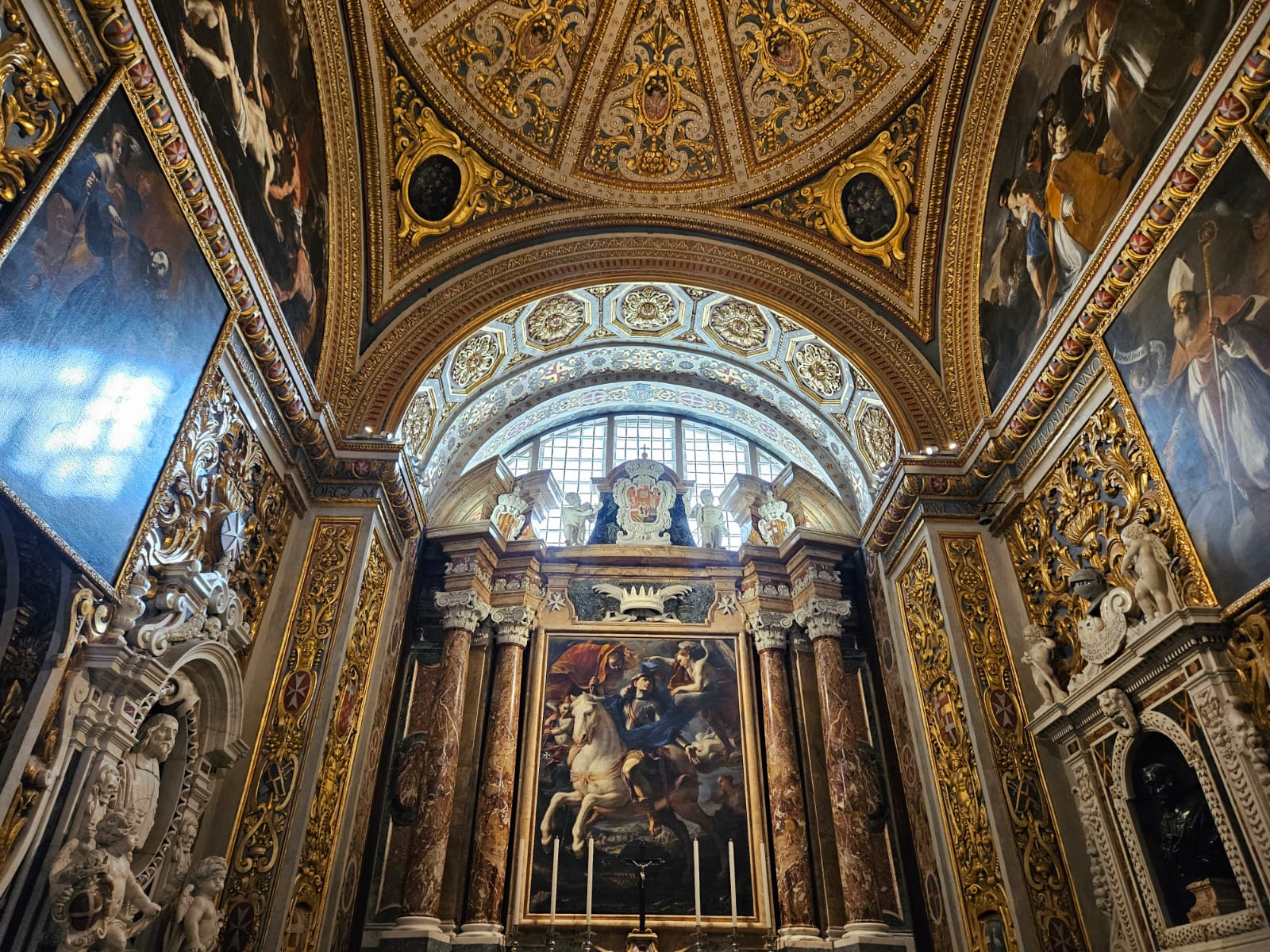 A Co-catedral de São João foi construída pelos Cavaleiros de S. João entre 1573 e 1578 A Co-catedral de São João foi construída pelos Cavaleiros de S. João entre 1573 e 1578