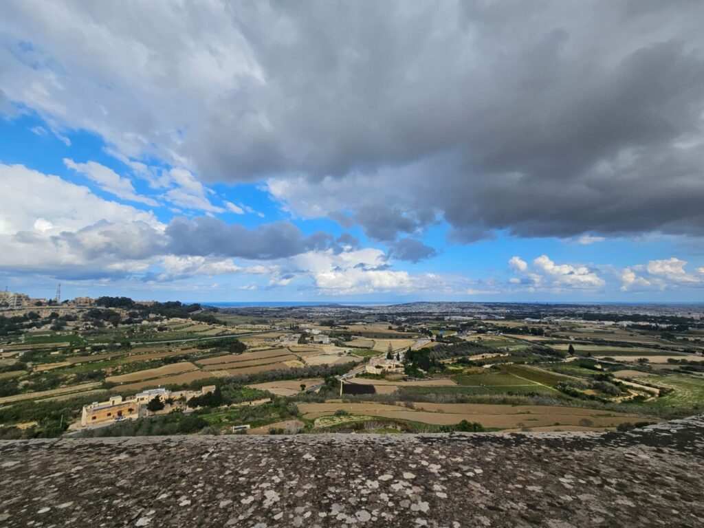 Vista das muralhas de Medina. É possível ver grande parte de Malta!