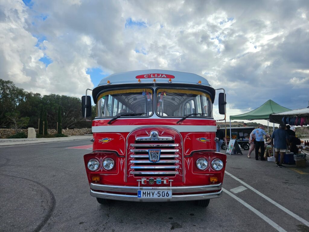 Ônibus de excursão