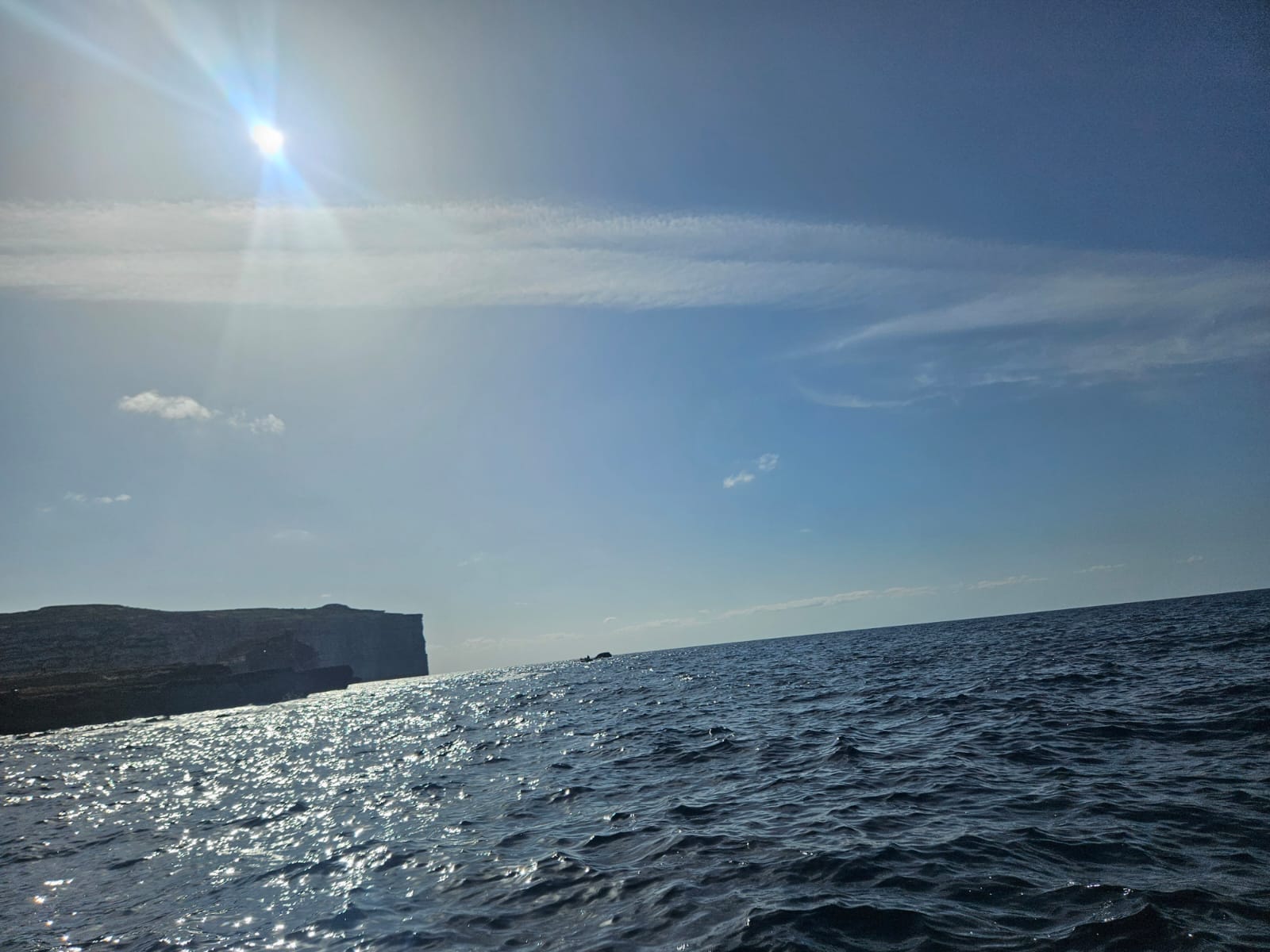 A região é um dos principais locais de mergulho de Gozo A região é um dos principais locais de mergulho de Gozo