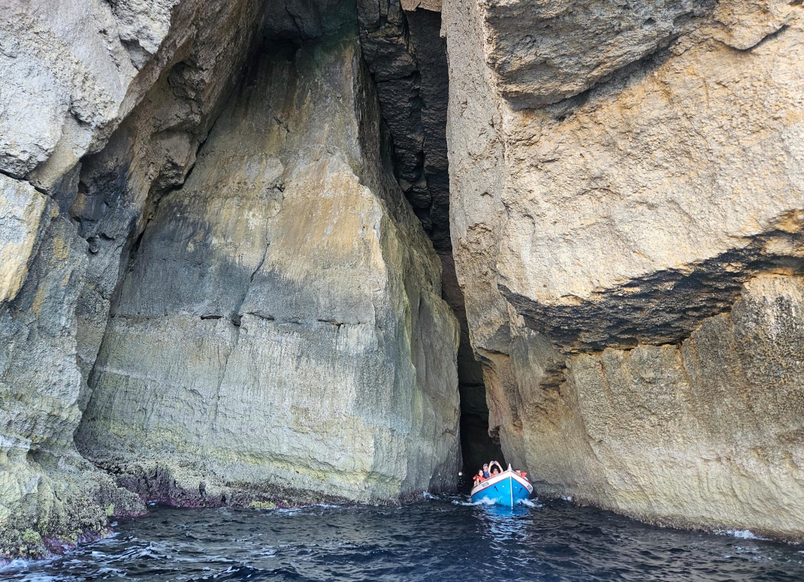 Assim é possível ter uma noção da magnitude das rochas Assim é possível ter uma noção da magnitude das rochas