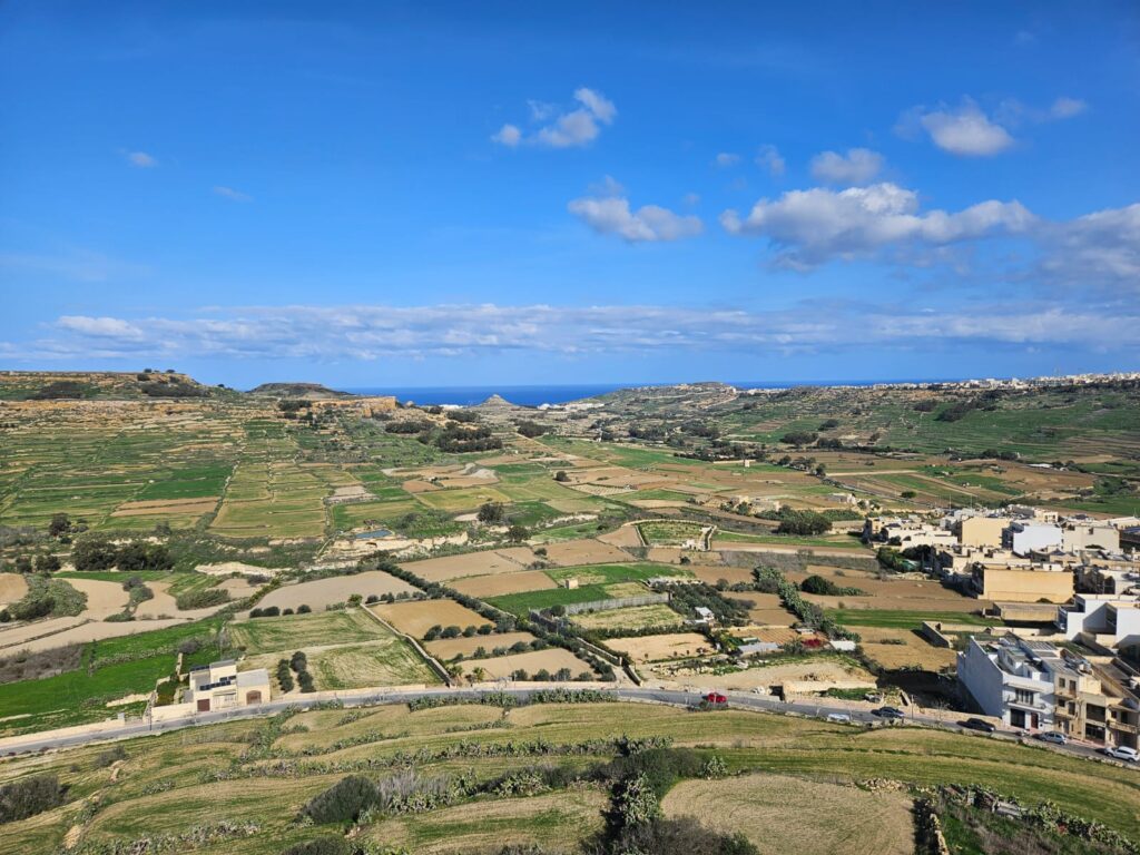 Outro ângulo do ponto mais alto da Ilha de Gozo, em Cittadella