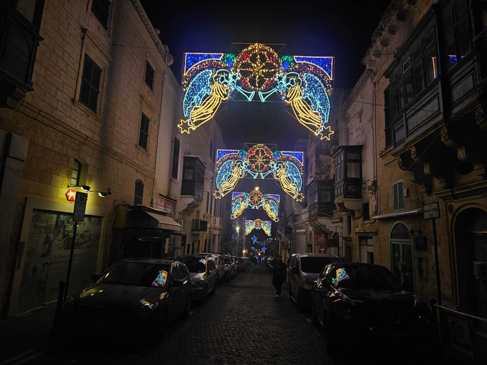 As ruas são todas decoradas com enfeites de Natal As ruas são todas decoradas com enfeites de Natal