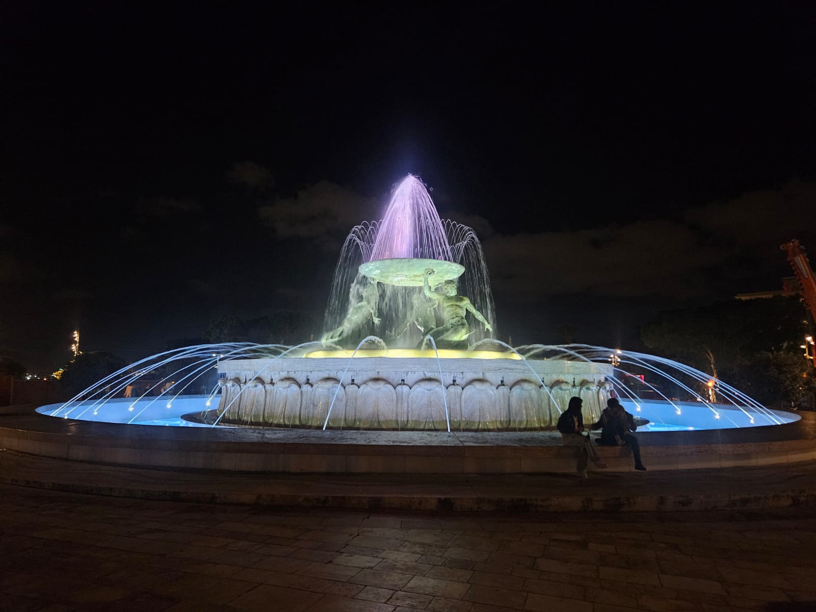 Fuente de Los Tritones a noite Fuente de Los Tritones a noite