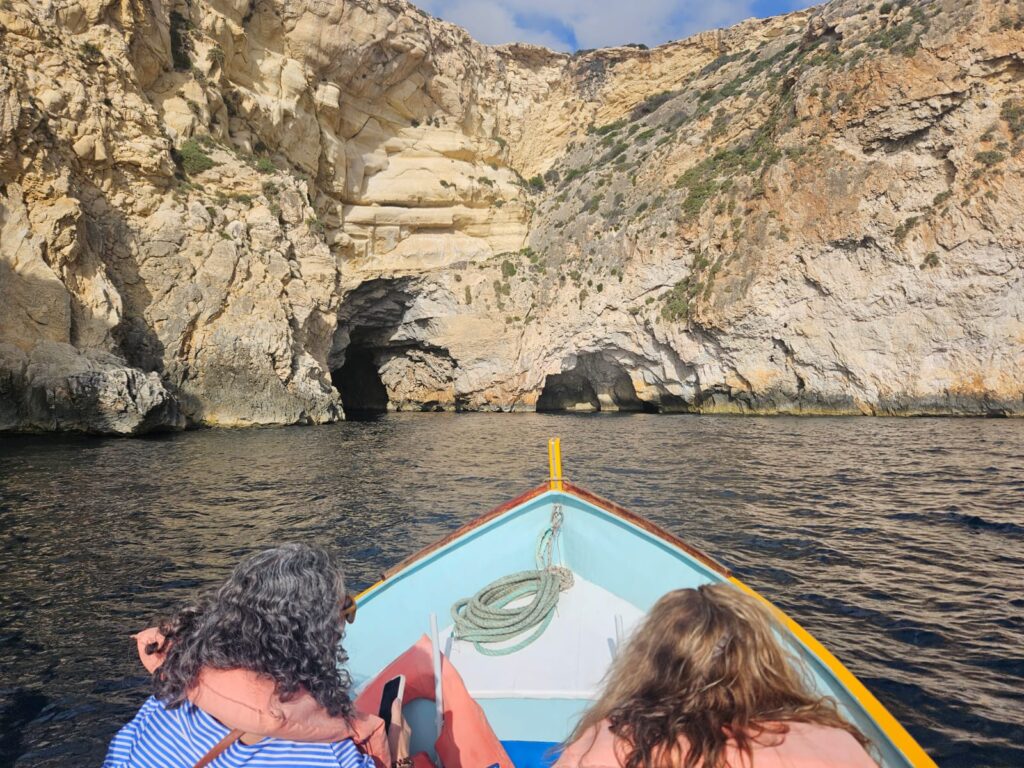 Passeio de barco pela Gruta Azul