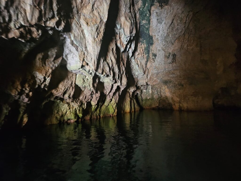 Parte interna da Gruta Azul