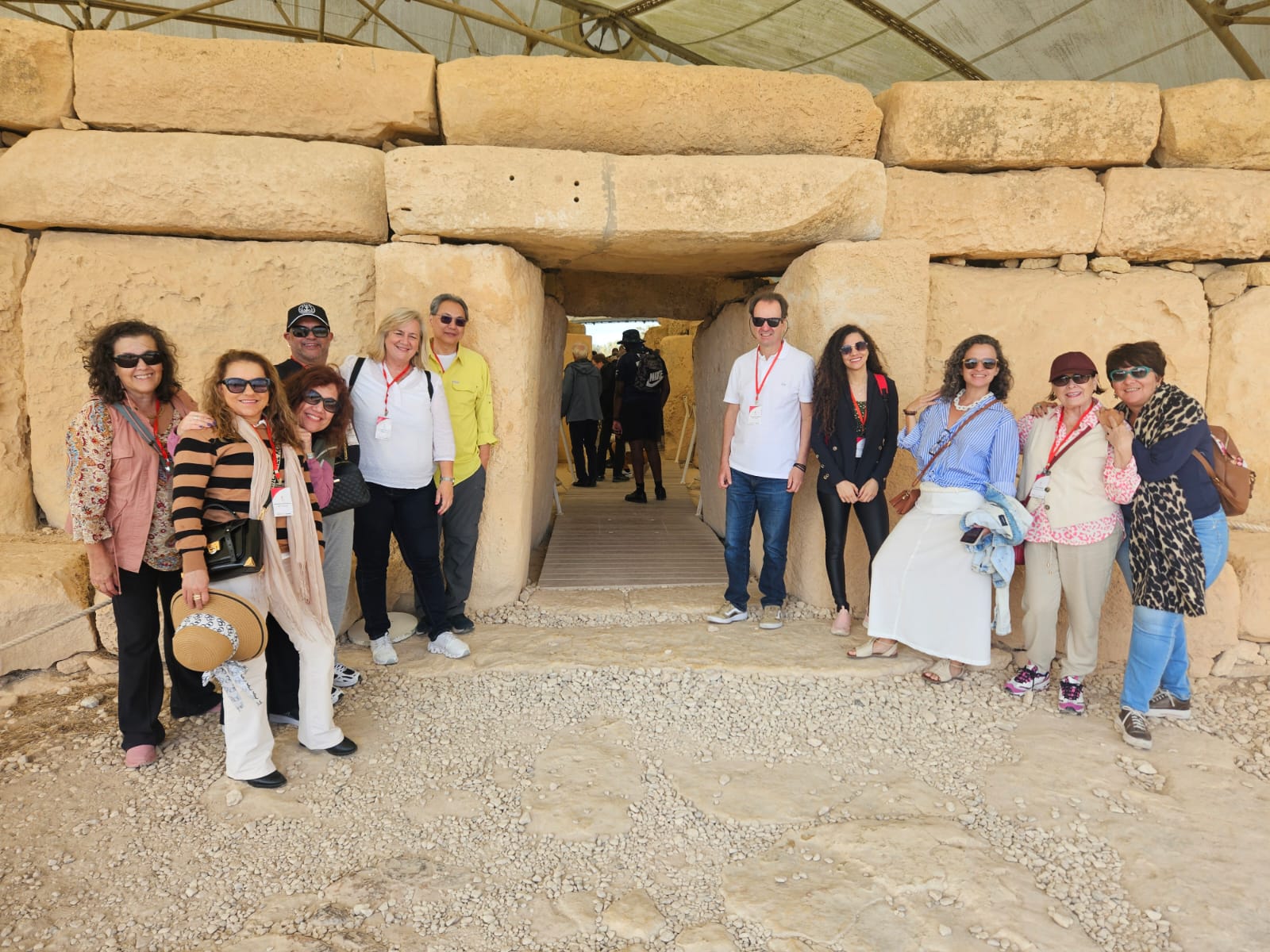 Famtour no sítio arqueológico de Hagar Qin