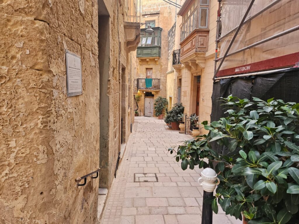 Uma das ruas da cidade de Vittoriosa