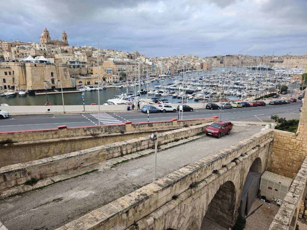 Conhecendo mais um lugar em Vittoriosa: Three Gates