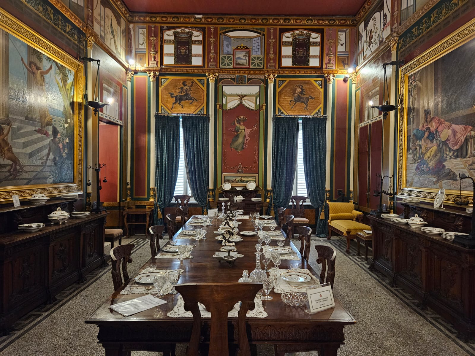 Sala de jantar de Pompeia - espaço adornado pelas pinturas de Venuti